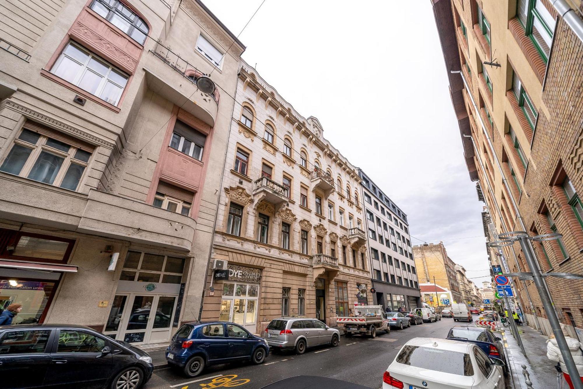 Budapest Magic Blue In Downtown — Fotók 2