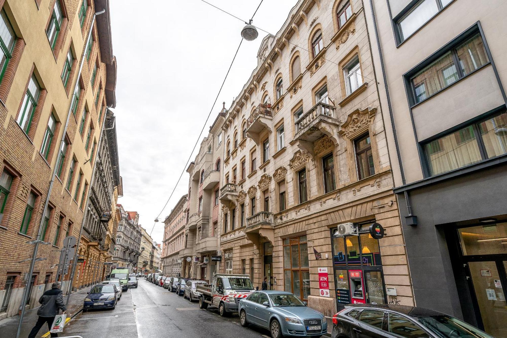 Budapest Magic Blue In Downtown — Fotók 1