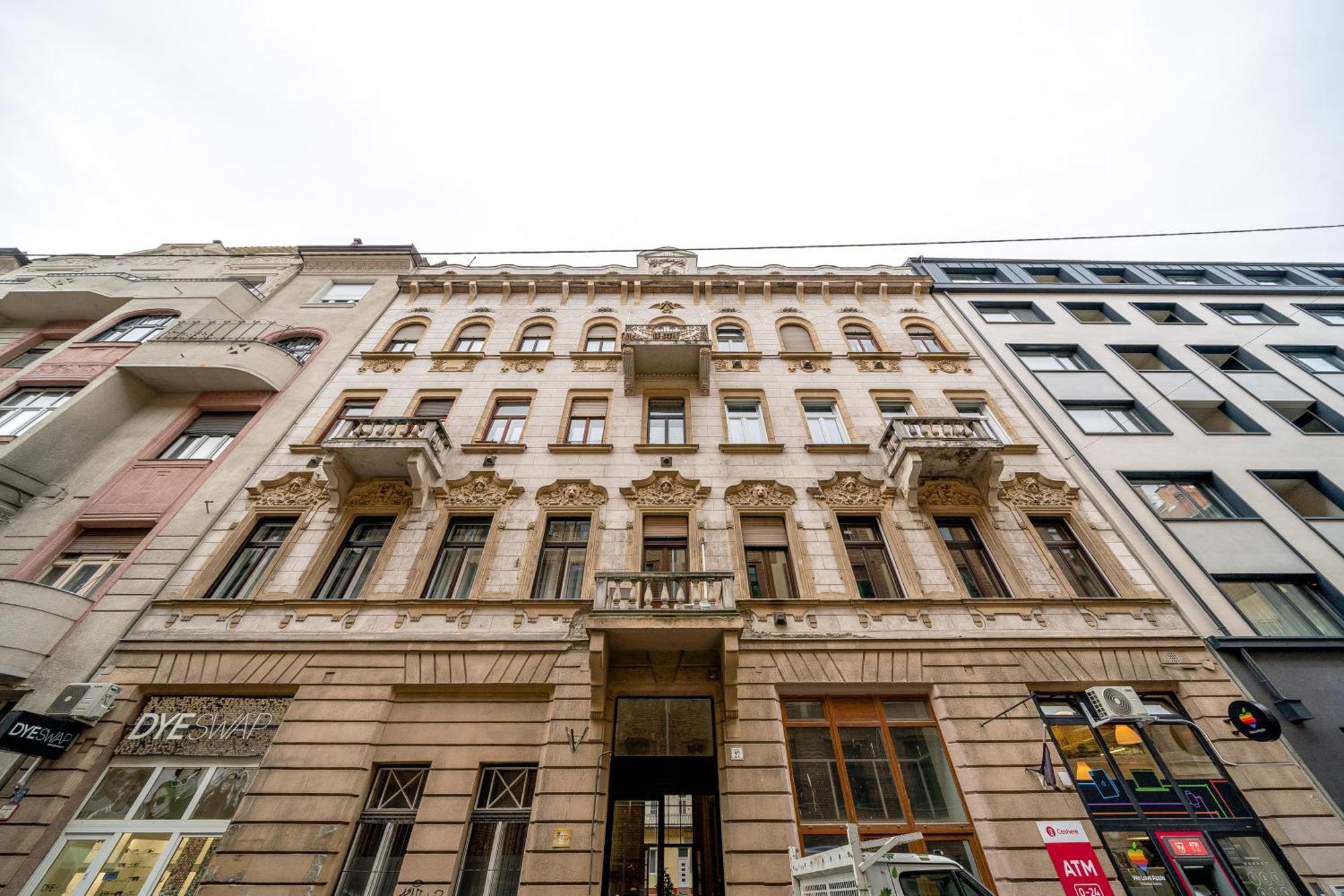 Budapest Magic Blue In Downtown — Fotók 3